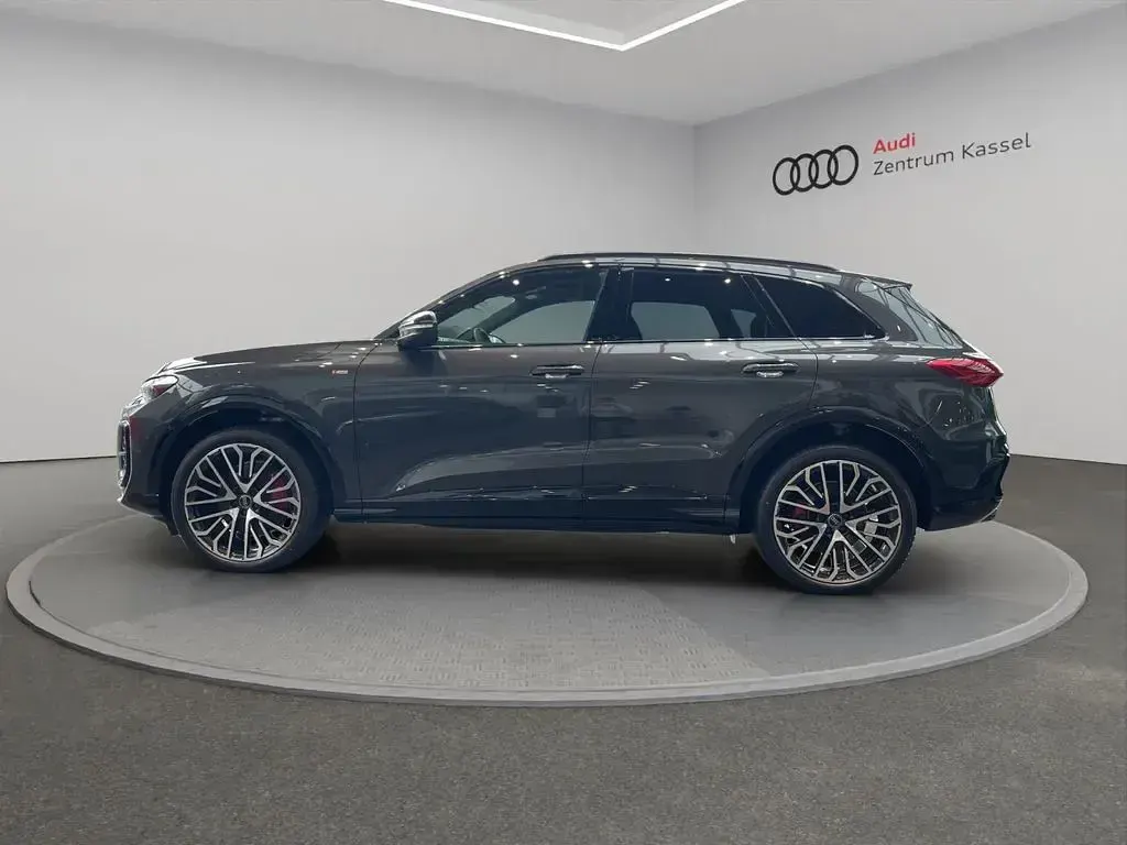 Second-hand Audi Q5 S-Line 204 CP (150 kW) 2025 Gri SUV