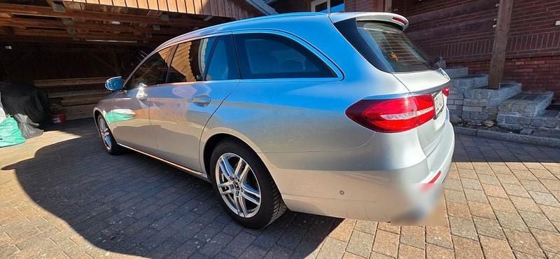 Gebraucht Mercedes E220 194 PS (142 kW) 2019 Silber Kombi