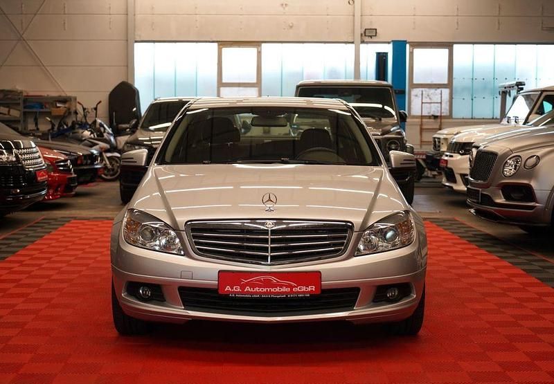 Gebraucht Mercedes C180 156 PS (114 kW) 2010 Silber Limousine