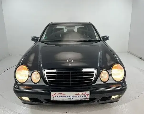 Second-hand Mercedes E240 Elegance 170 CP (125 kW) 2000 Negru Berlinǎ