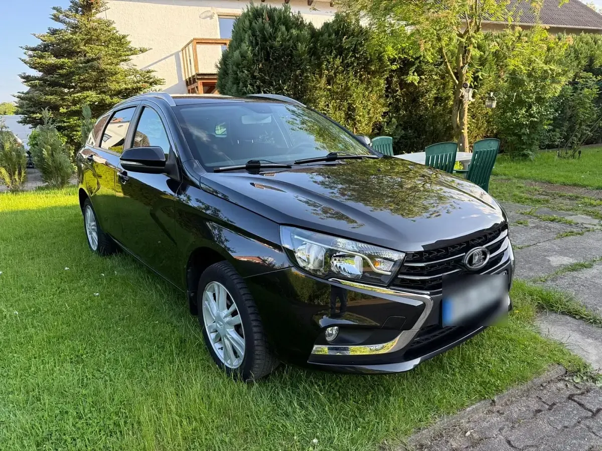 Gebraucht Lada Vesta 105 PS (77 kW) 2019 Schwarz Kombi