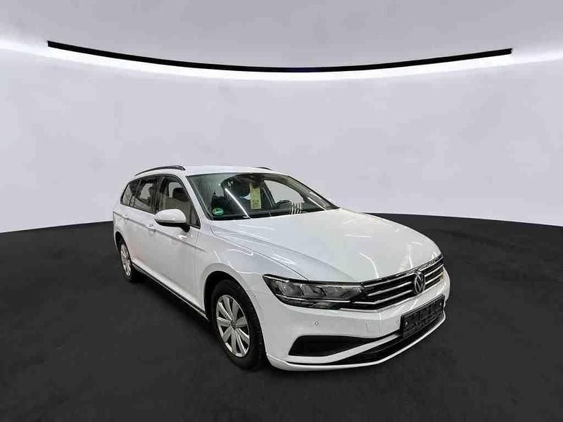 Gebraucht VW Passat 150 PS (110 kW) 2021 Weiß Kombi