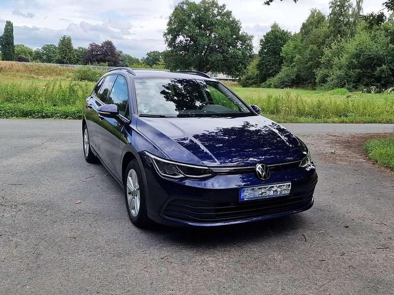 Blau Gebraucht 2021 VW Golf VIII IQ Drive Kombi | 20.499 € (Fairer Preis) - Bild 1/4