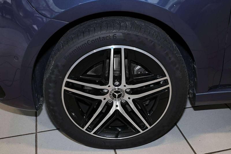 Gebraucht Mercedes V300 Avantgarde 237 PS (174 kW) 2024 Sodalithblau met. Van / Kleinbus