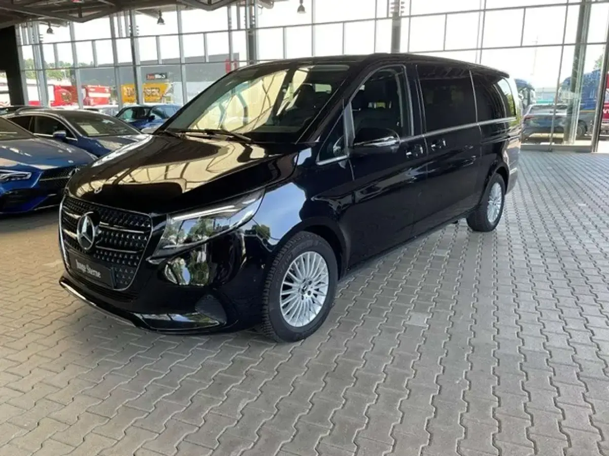 Gebraucht Mercedes V300 Avantgarde 237 PS (174 kW) 2025 Obsidianschwarz metallic Van / Kleinbus