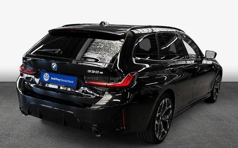 Neu BMW 330e 292 PS (214 kW) 2025 Schwarz Kombi