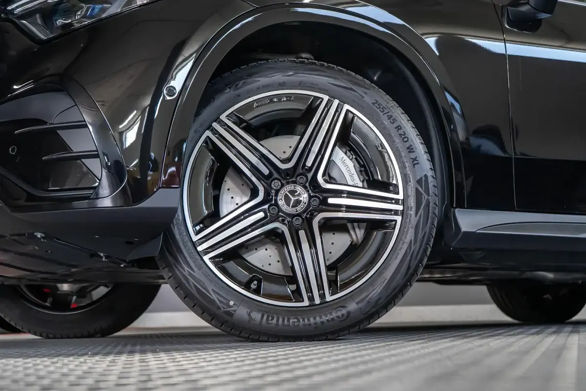 Gebraucht Mercedes GLC300 AMG line 269 PS (197 kW) 2026 Obsidianschwarz  metalliclack SUV