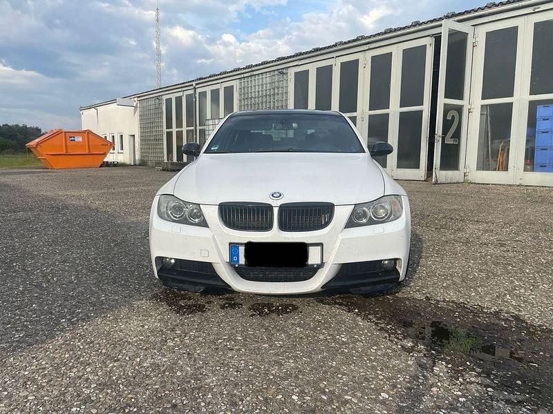 Weiß Gebraucht 2007 BMW 330 Sport Line Limousine | 6.200 € (Fairer Preis) - Bild 1/4