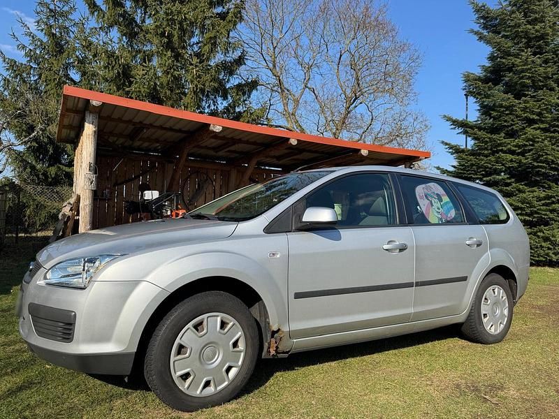 Gebraucht Ford Focus Style 101 PS (74 kW) 2007 Grau Kombi