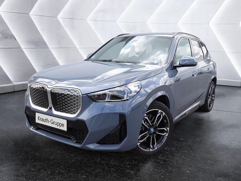 Blau Gebraucht 2025 BMW iX1 M Sport SUV | 57.990 € - Bild 1/4