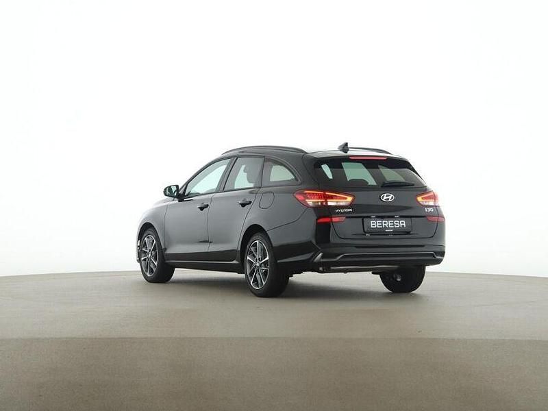 Neu Hyundai i30 Advantage 101 PS (74 kW) 2025 Schwarz Kombi