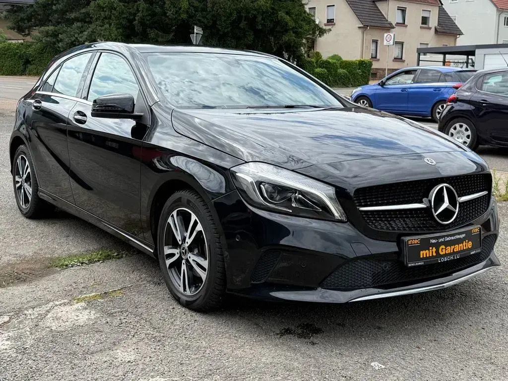 Gebraucht Mercedes A180 109 PS (80 kW) 2018 Schwarz Limousine