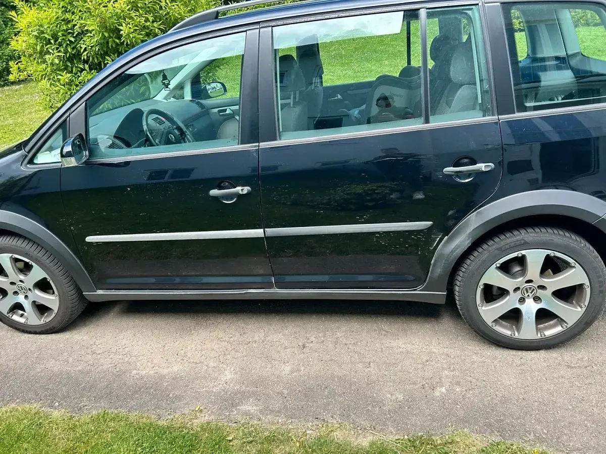 Gebraucht VW Touran Cross 140 PS (102 kW) 2008 Schwarz Van / Kleinbus