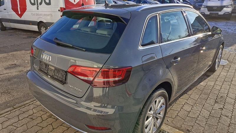 Gebraucht Audi A3 Design 116 PS (85 kW) 2019 Grau Limousine