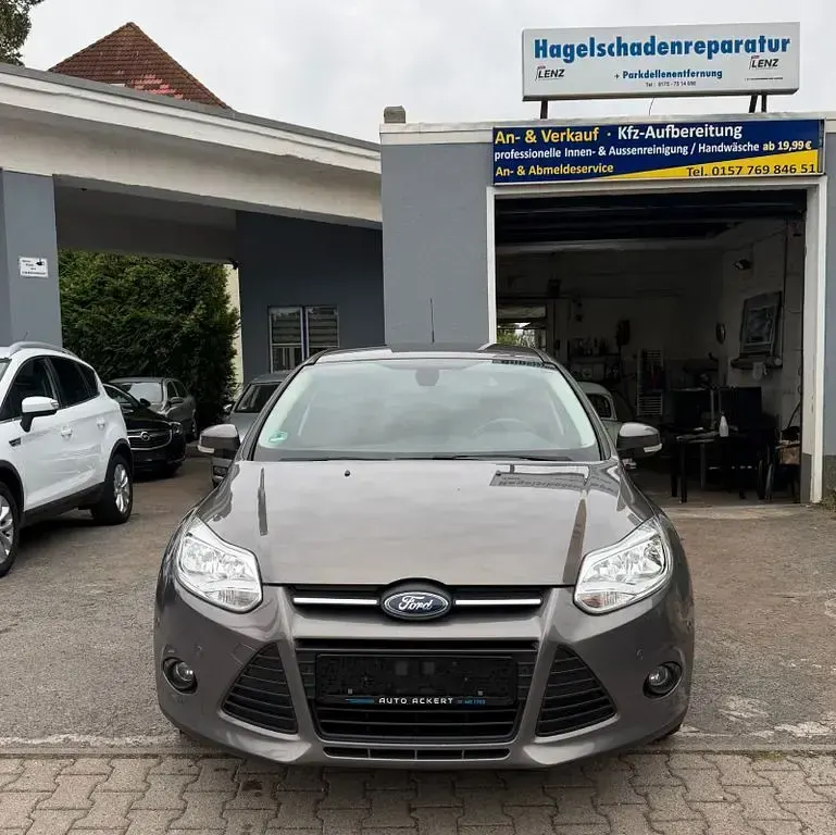 Gebraucht Ford Focus Champions Edition 116 PS (85 kW) 2013 Braun Limousine