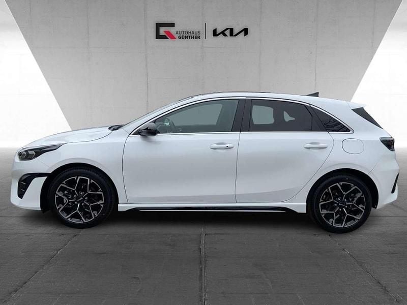Gebraucht Kia Ceed GT GT-Line 140 PS (102 kW) 2025 (hw2) deluxe white m Limousine