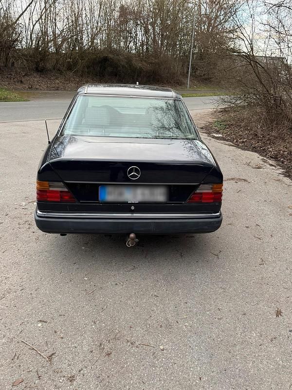 Gebraucht Mercedes 200 70 PS (51 kW) 1990 Blau Limousine