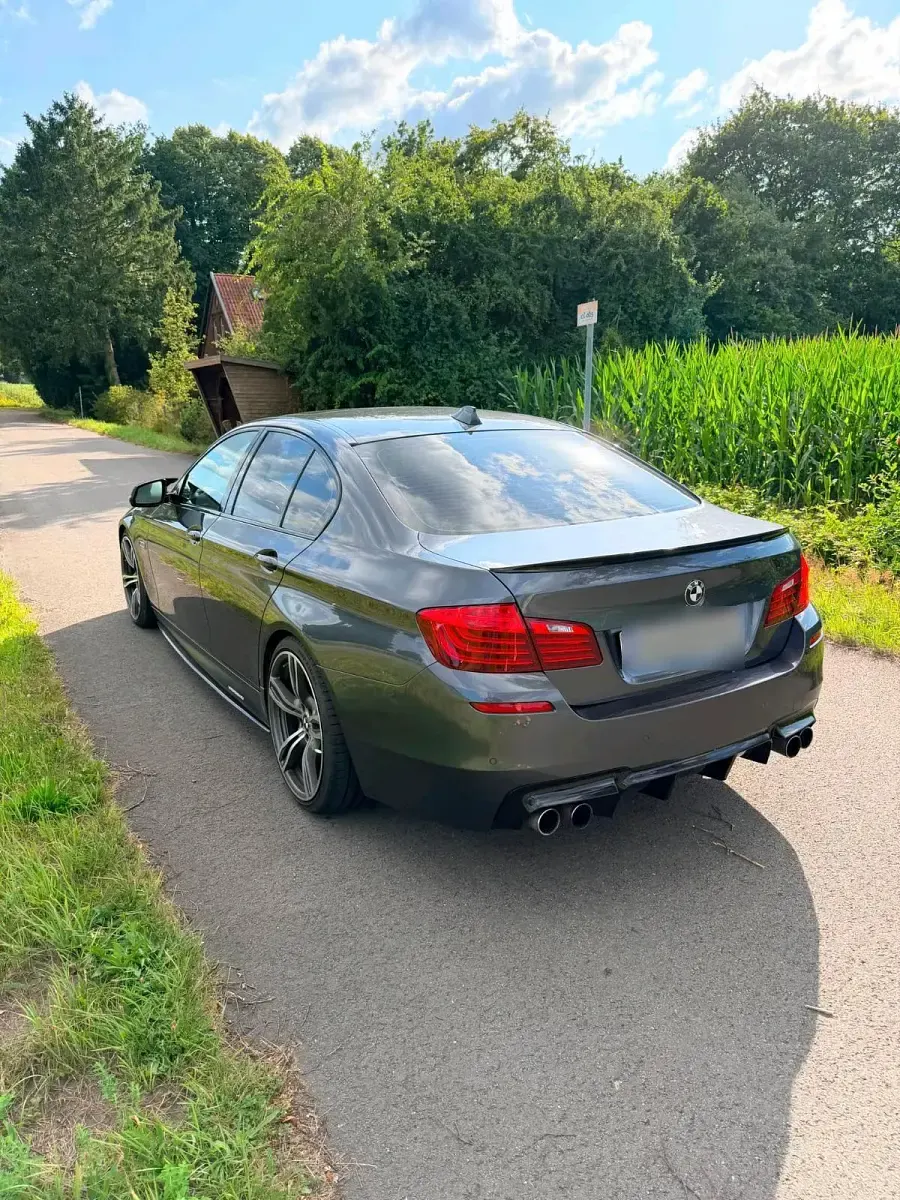 Gebraucht BMW 550 449 PS (330 kW) 2016 Andere farben Limousine