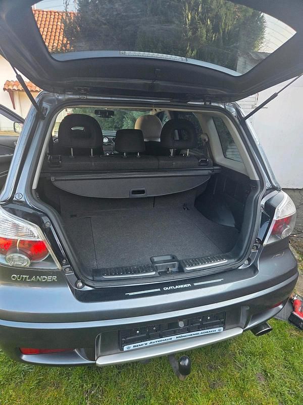 Gebraucht Mitsubishi Outlander 160 PS (117 kW) 2006 Grau SUV
