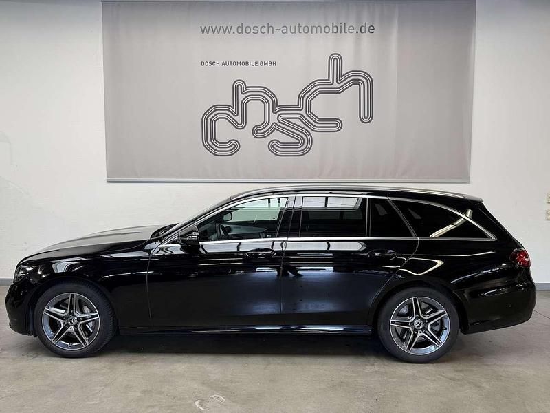 Gebraucht Mercedes E300 AMG 306 PS (225 kW) 2022 Schwarz/baltic black Kombi