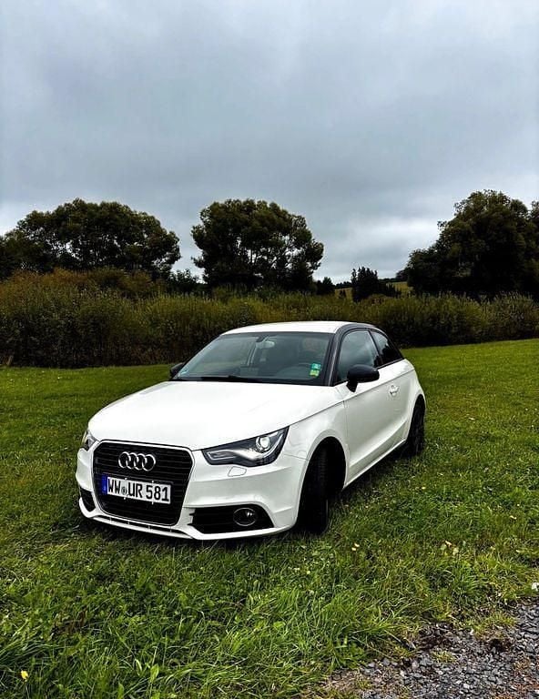 Schwarz Gebraucht 2012 Audi A1 Ambition Kleinwagen | 6.300 € (Guter Preis) - Bild 1/4