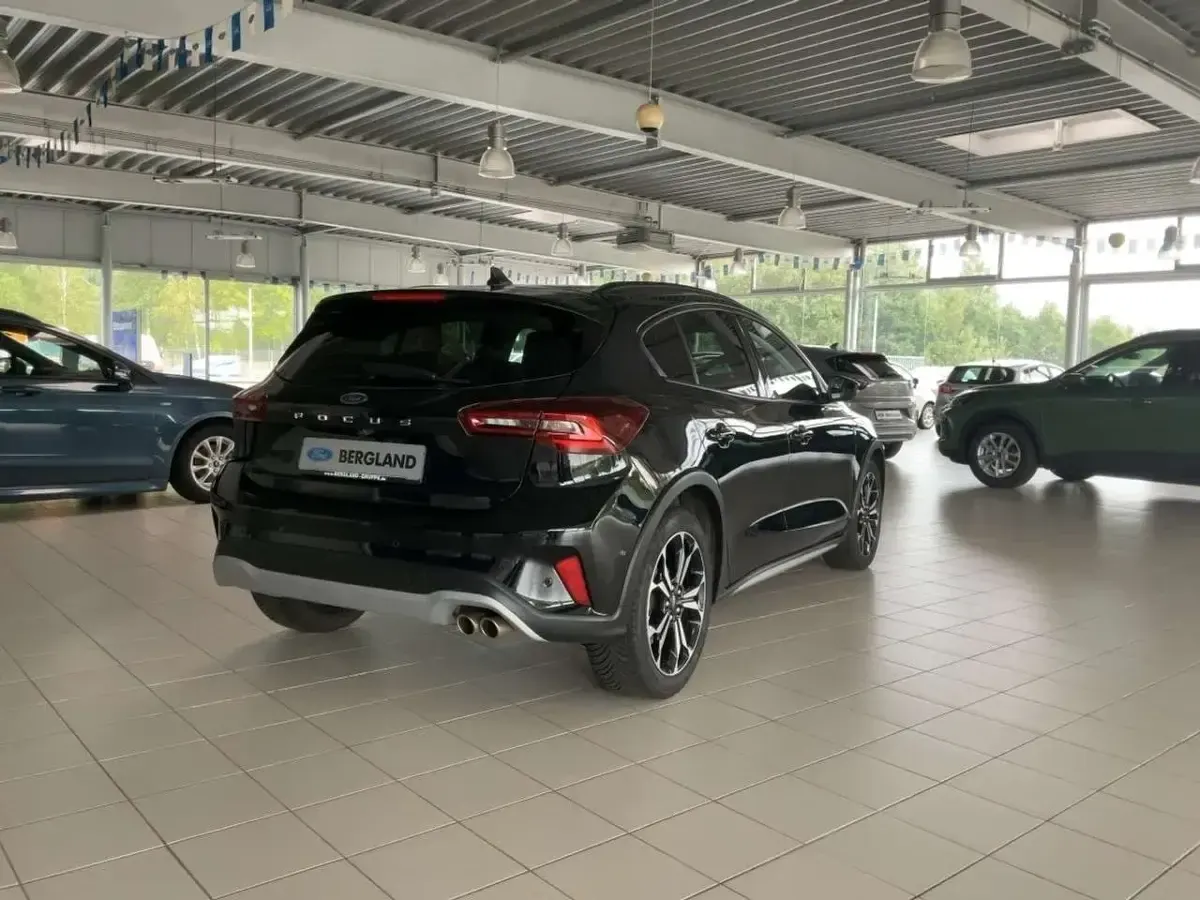 Gebraucht Ford Focus Active X 125 PS (91 kW) 2023 Agate black metallic Limousine