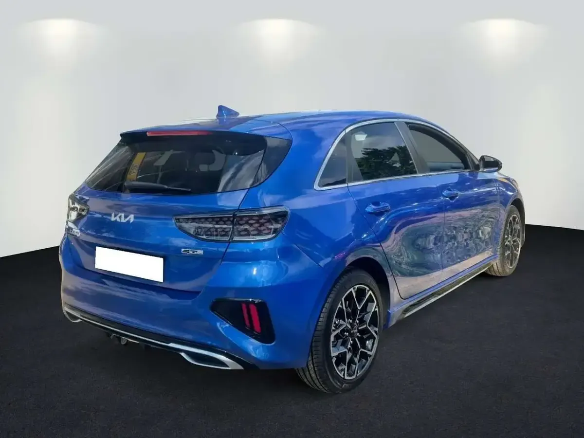 Neu Kia Ceed GT GT-Line 140 PS (102 kW) 2025 Blue flame met. Limousine
