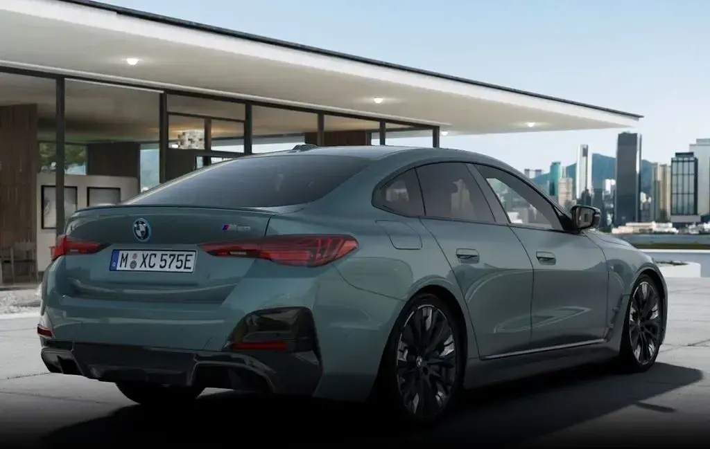 Gebraucht BMW i4 M Sport 400 kW (544 PS) 2025 Cape york grün Limousine