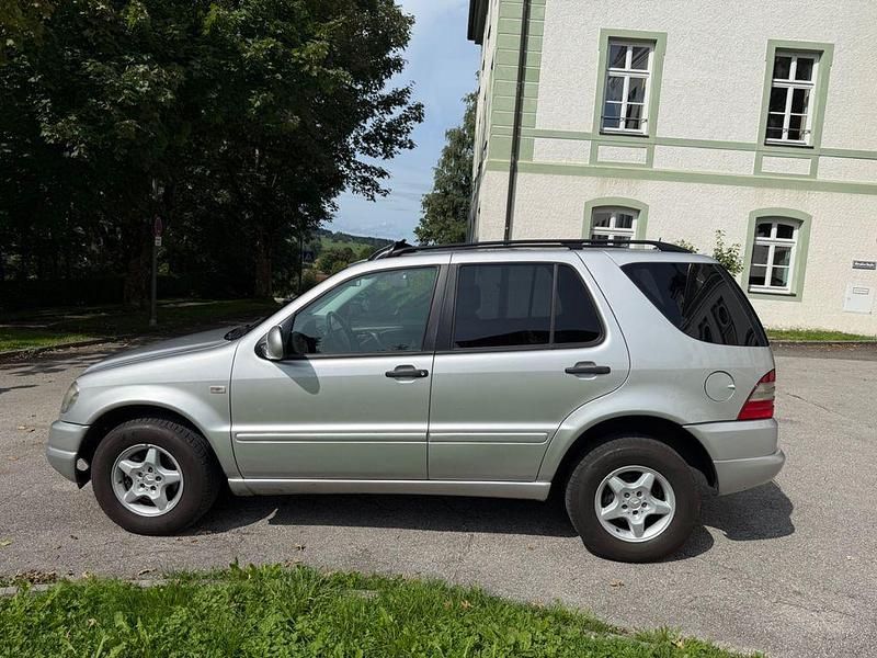 Silber Gebraucht 2003 Mercedes ML320 SUV | 6.950 € (Fairer Preis) - Bild 1/4