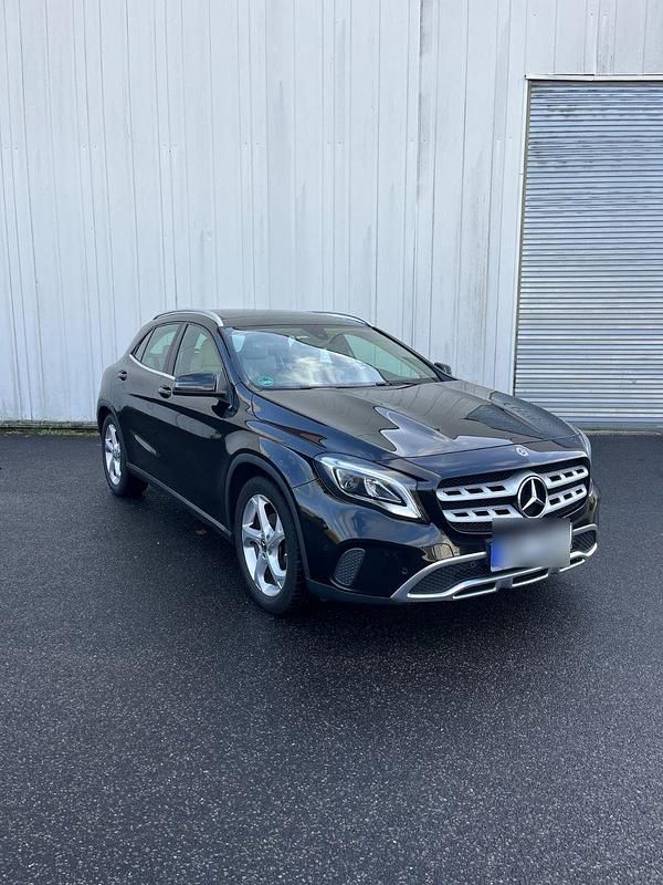 Gebraucht Mercedes GLA200 156 PS (114 kW) 2017 Schwarz SUV
