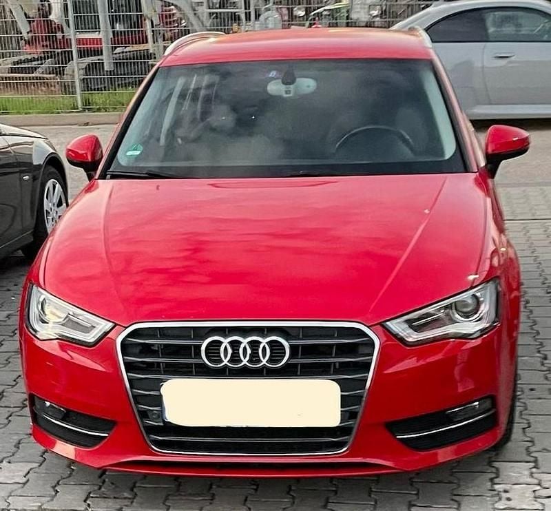 Gebraucht Audi A3 Attraction 184 PS (135 kW) 2014 Rot Limousine