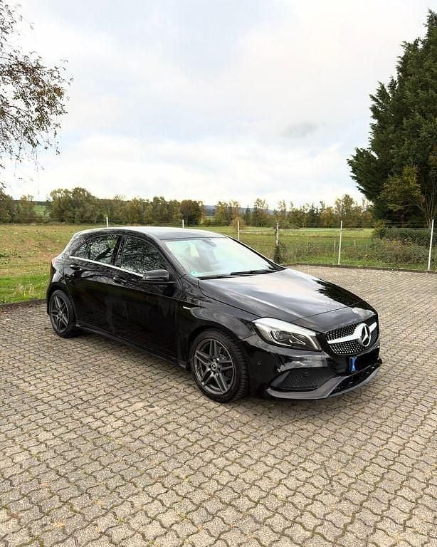 Schwarz Gebraucht 2018 Mercedes A200 AMG line Limousine | 16.700 € (Guter Preis) - Bild 1/4