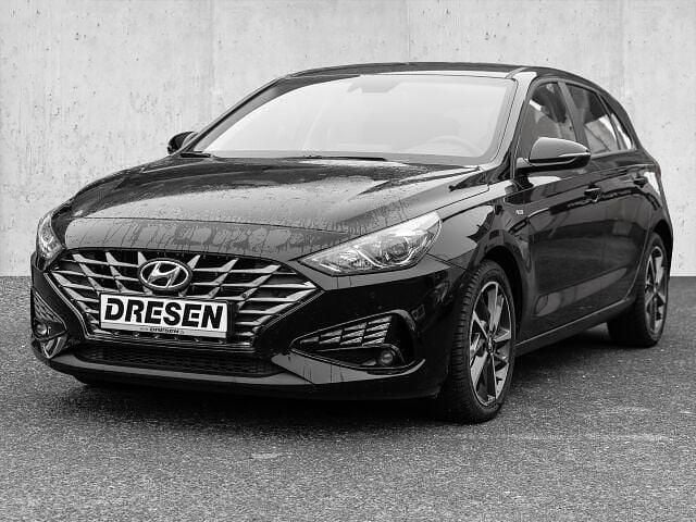 Gebraucht Hyundai i30 Trend 120 PS (88 kW) 2022 Schwarz Limousine