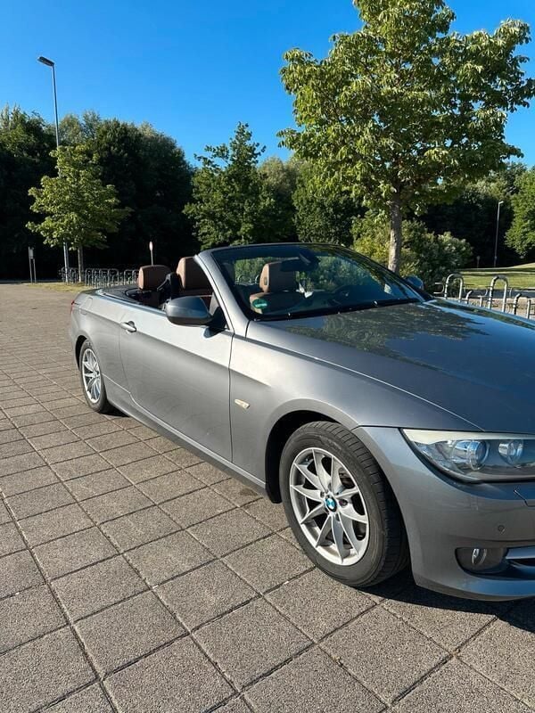 Grau Gebraucht 2011 BMW 318 Cabriolet Cabrio | 10.900 € (Fairer Preis) - Bild 1/4