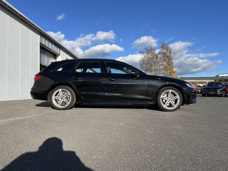 Second-hand Audi A4 Advanced Plus 204 CP (150 kW) 2023 Negru Break