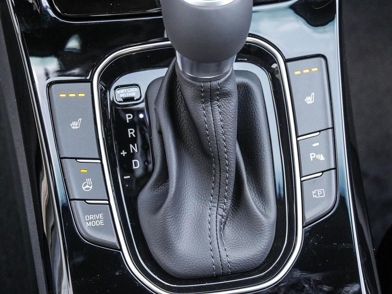 Neu Hyundai i30 Advantage 140 PS (102 kW) 2025 Silber Limousine