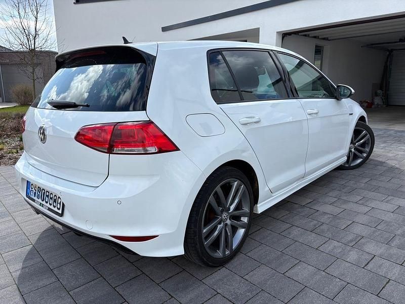 Gebraucht VW Golf VII LOUNGE 125 PS (91 kW) 2015 Weiß Limousine