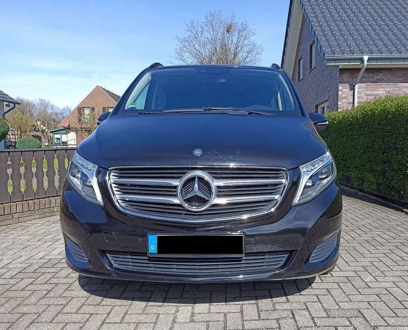 Schwarz Gebraucht 2016 Mercedes V220 Edition Van / Kleinbus | 31.000 € (Superpreis) - Bild 1/4