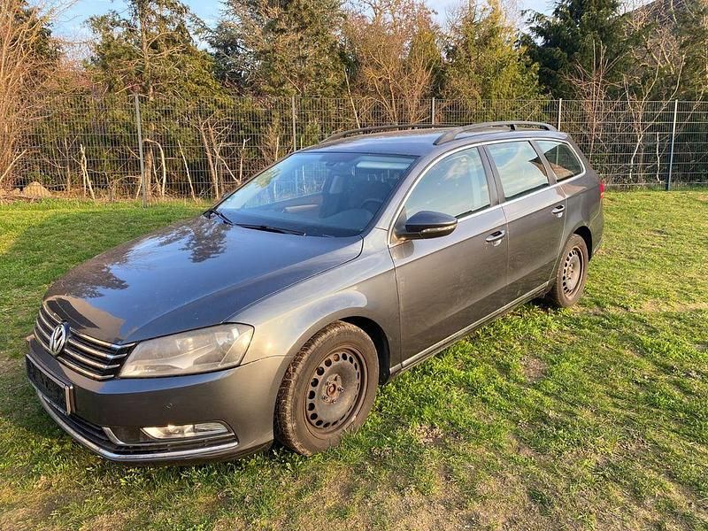 Gebraucht VW Passat Comfortline 140 PS (102 kW) 2012 Grau Kombi