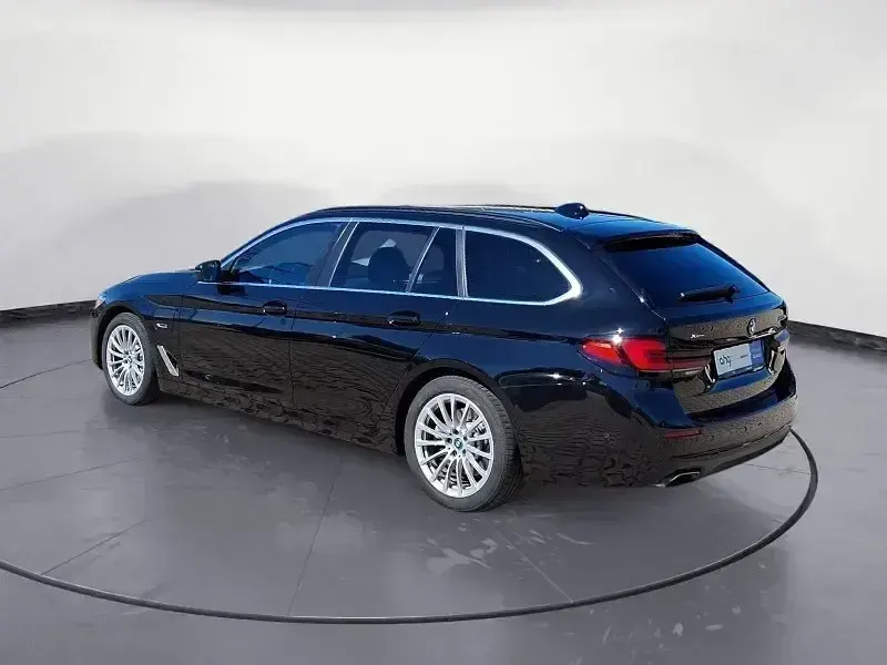Gebraucht BMW 530e Sport Line 184 PS (135 kW) 2023 Schwarz ii Kombi