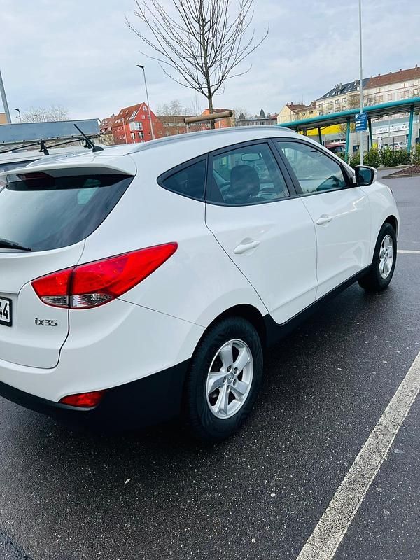 Weiß Gebraucht 2013 Hyundai ix35 SUV | 6.900 € (Guter Preis) - Bild 1/4