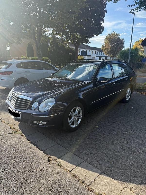 Schwarz Gebraucht 2006 Mercedes E320 Kombi | 3.500 € (Guter Preis) - Bild 1/4