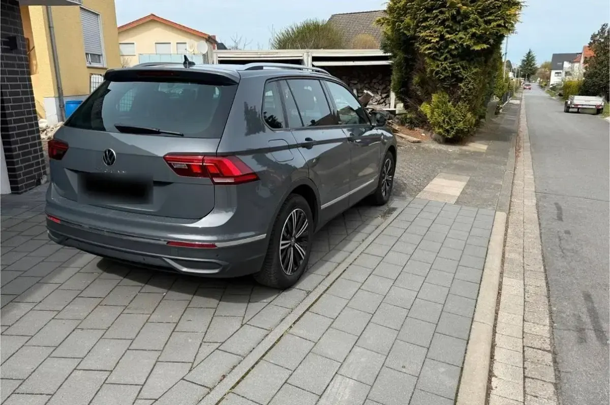 Gebraucht VW Tiguan United 150 PS (110 kW) 2021 Grau SUV