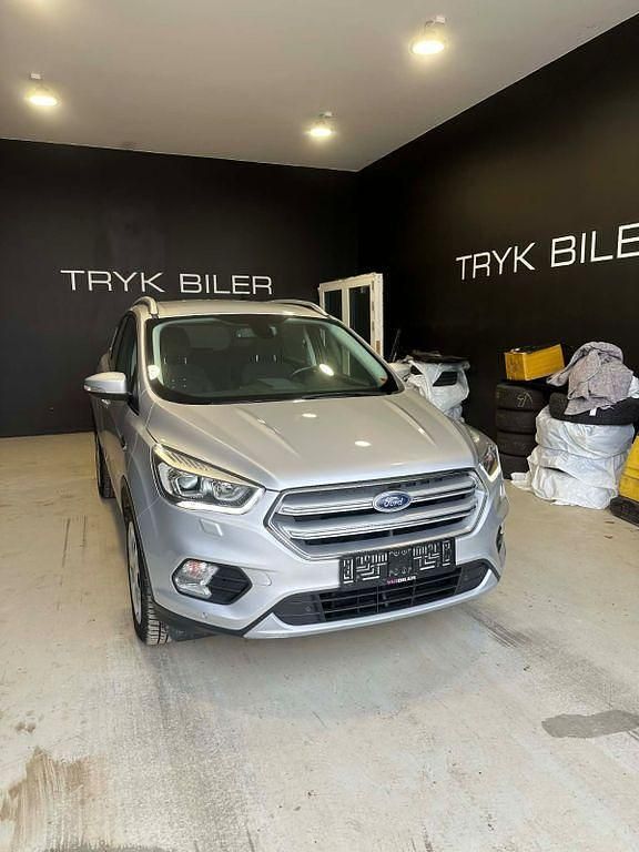 Gebraucht Ford Kuga Trend 120 PS (88 kW) 2018 Silber SUV
