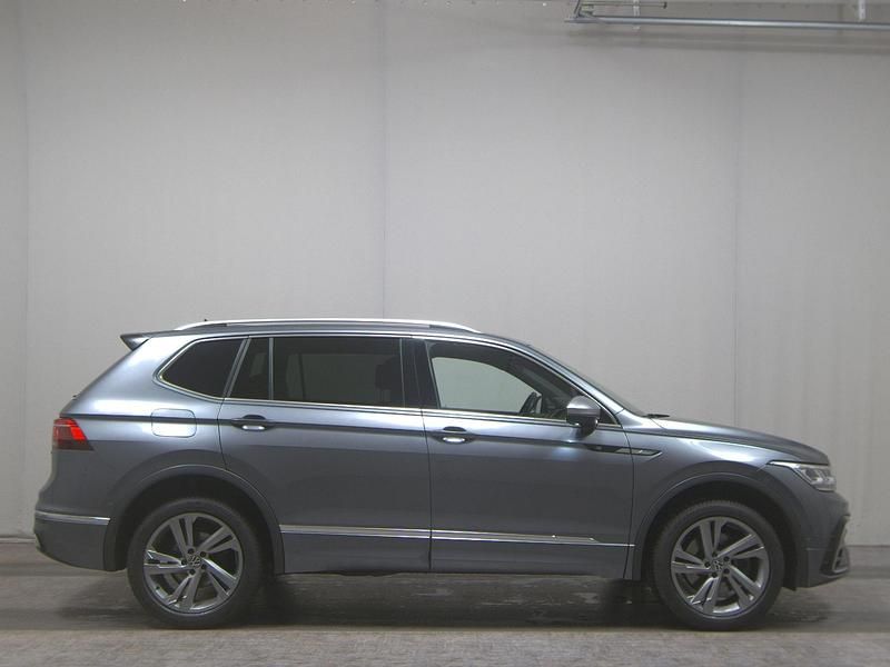 Grau Gebraucht 2022 VW Tiguan Allspace R-line SUV | 31.480 € (Fairer Preis) - Bild 1/4