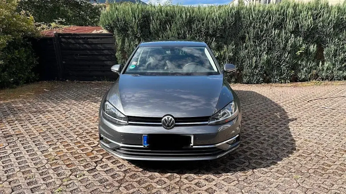 Gebraucht VW Golf VII Comfortline 125 PS (91 kW) 2018 Grau Limousine