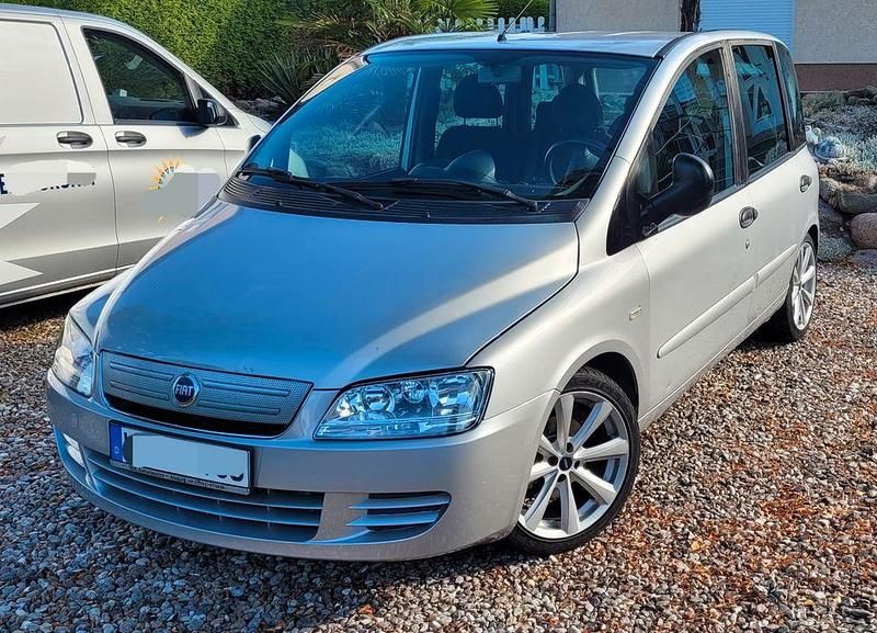 Silber Gebraucht 2006 Fiat Multipla Active Van / Kleinbus | 5.200 € - Bild 1/4