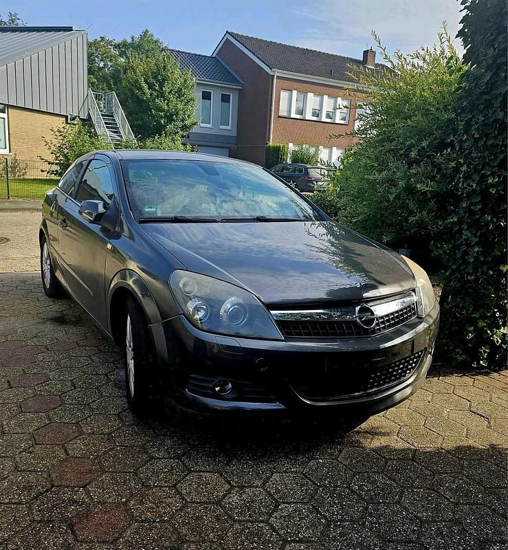 Grau Gebraucht 2009 Opel Astra GTC Coupé | 1.300 € (Superpreis) - Bild 1/4