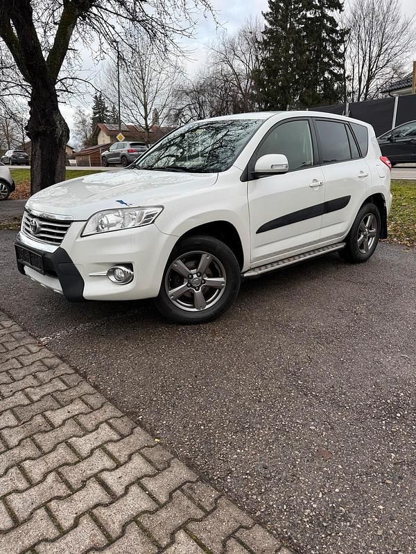 Weiß Gebraucht 2013 Toyota RAV4 SUV | 6.999 € (Fairer Preis) - Bild 1/4
