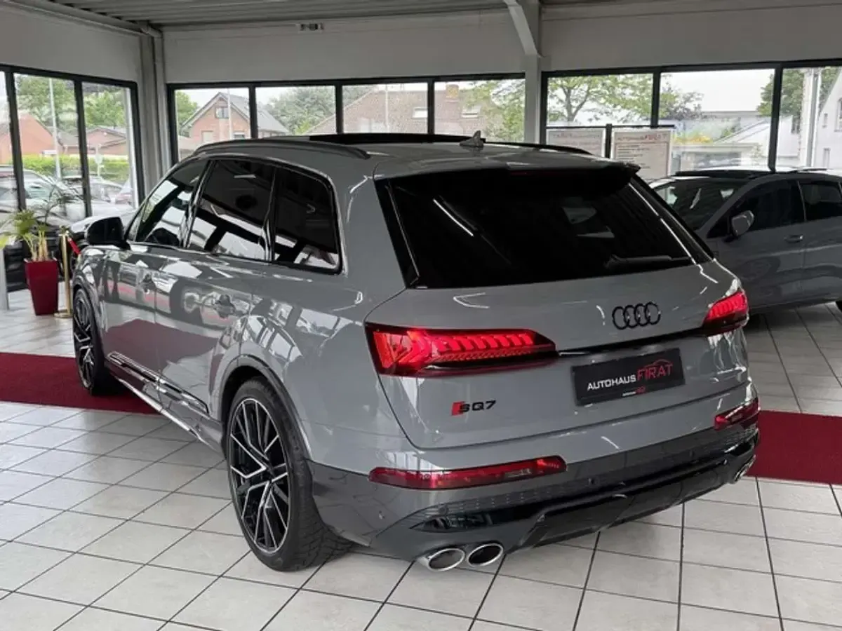 Gebraucht Audi SQ7 Competition 507 PS (372 kW) 2023 Grau SUV
